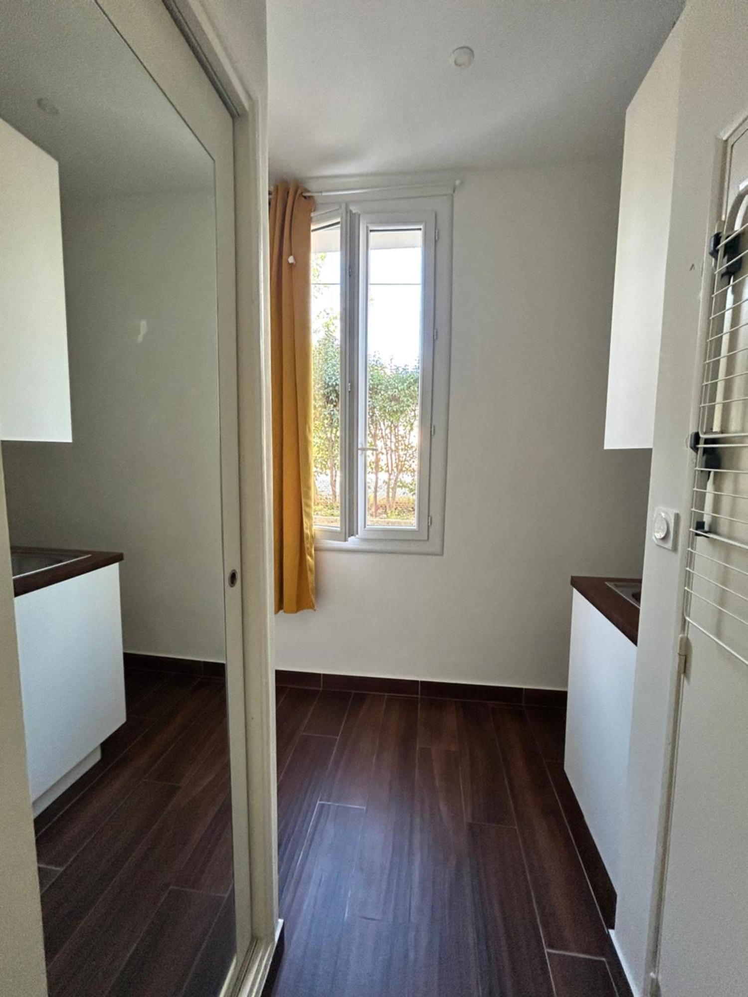 Agreable Studio Renove Avec Place De Parking Bandol Exterior foto